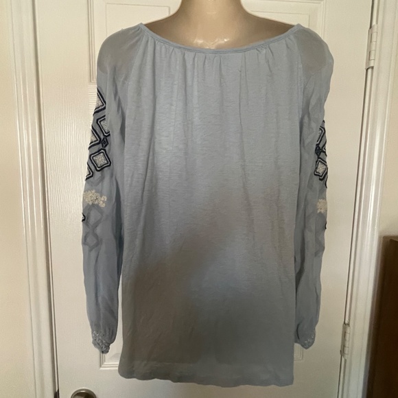 LUCKY Brand light blue top, MEDIUM - Picture 2 of 7
